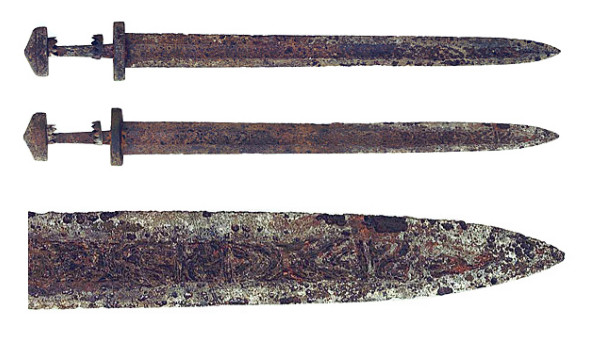 Miecze wczesnośredniowieczne - budowa głowni miecza a współczesna replika